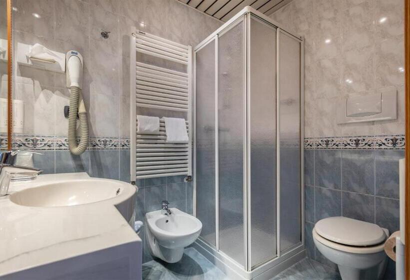 חדר סטנדרט יחיד, Lucia