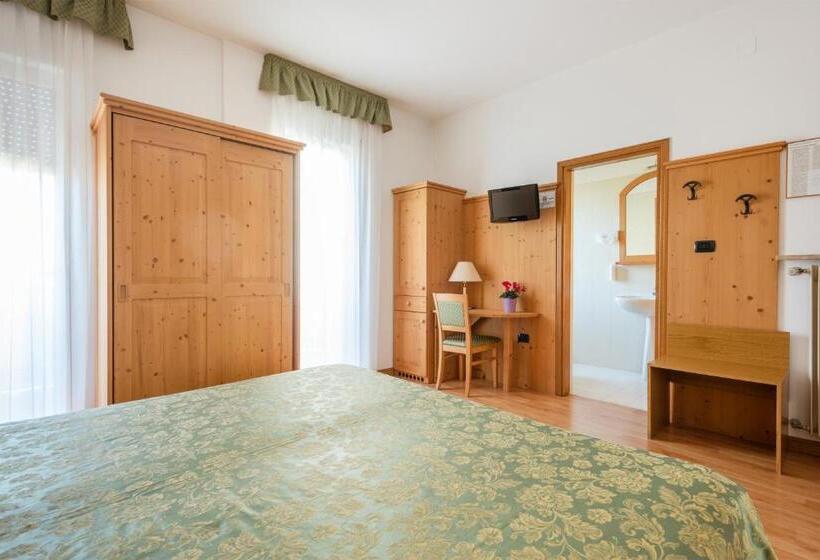 חדר קומפורט, Lucia