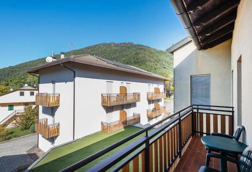 חדר קומפורט, Lucia