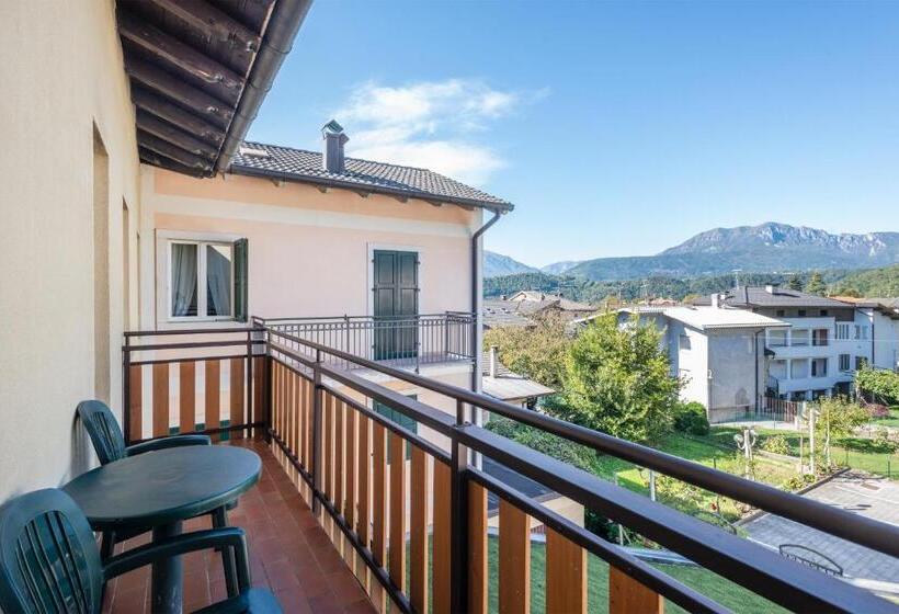 חדר קומפורט, Lucia