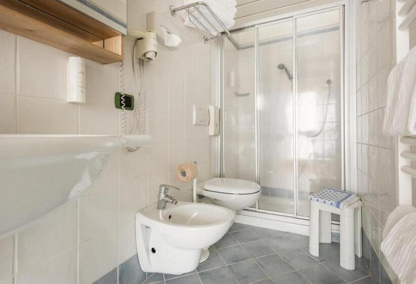 בקתת חדר, Lucia