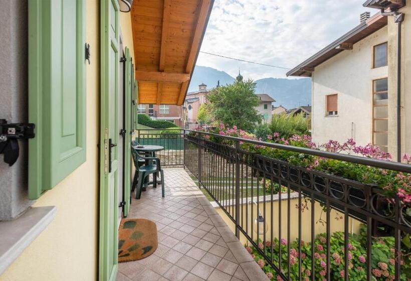 בקתת חדר, Lucia