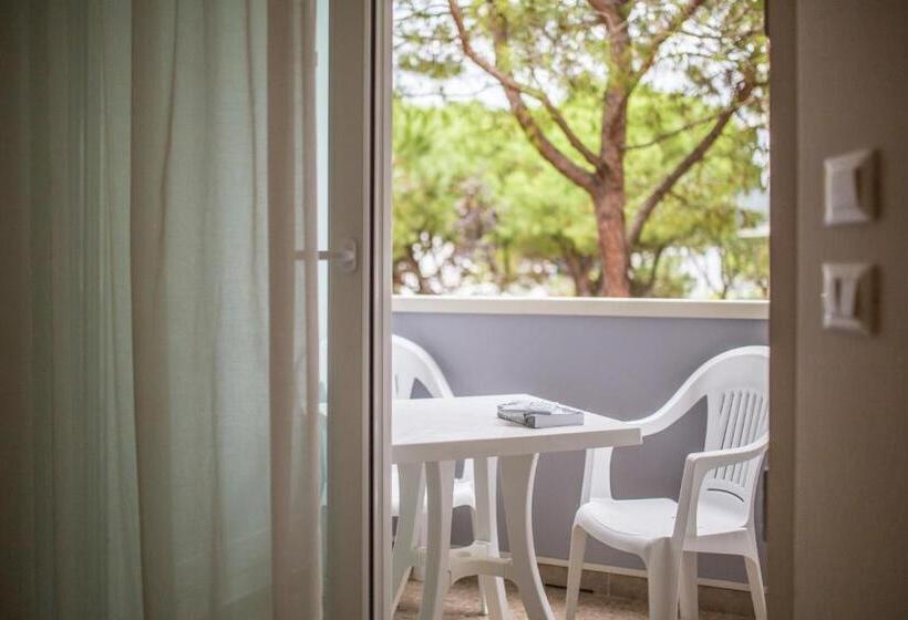 スタンダードトリプルルーム, Meublè Zenith