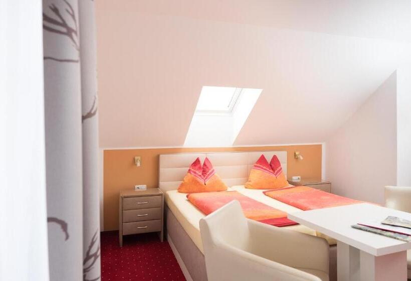 Номер Стандарт Вид на Сад, Pension Irlingerhof