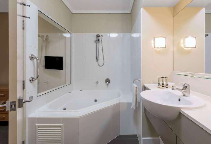 شقة غرفتين نوم مطلة على حمام السباحة, Oaks Hervey Bay Resort And Spa