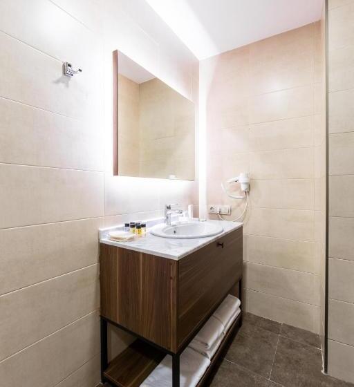 سوییت جونیور با بالکن, Komorebi Bakuriani Resort