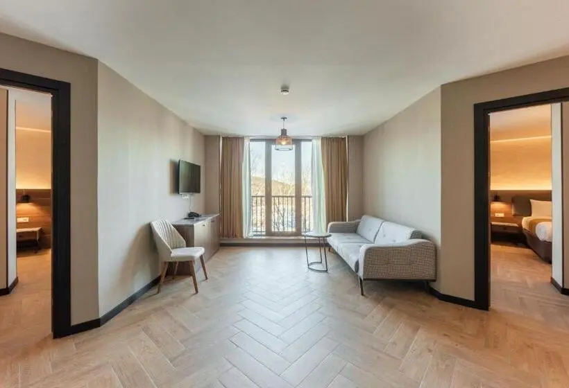 سوئیت پرزیدنت, Komorebi Bakuriani Resort