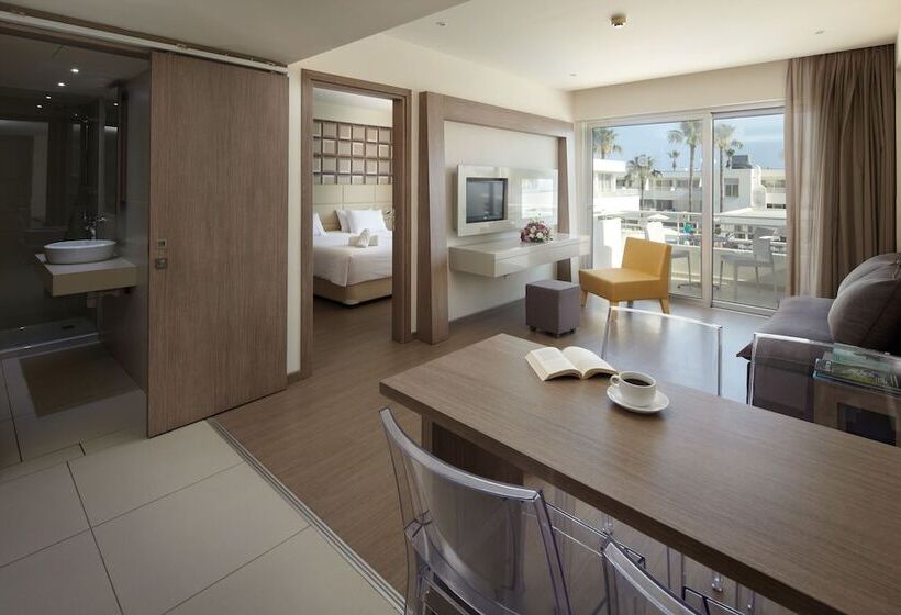 스위트, Melpo Antia Hotel & Suites