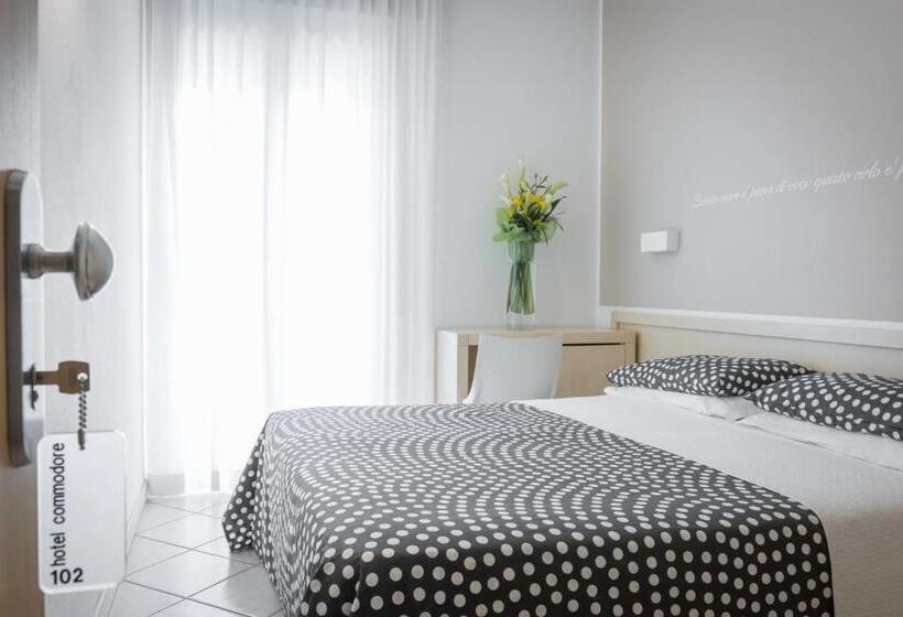 オーシャンビュースタンダードルーム, Commodore