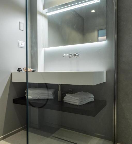 オーシャンビューのスーペリアトリプルルーム, Commodore