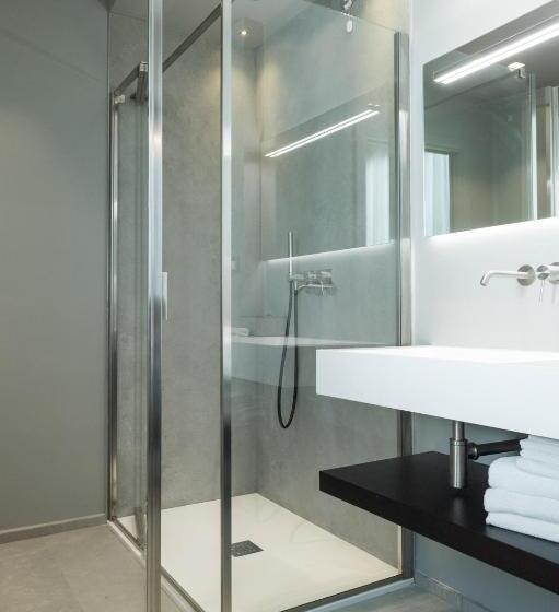 オーシャンビューのデラックストリプルルーム, Commodore