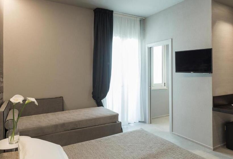 オーシャンビューのデラックストリプルルーム, Commodore