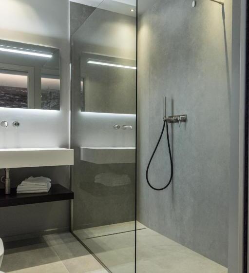 オーシャンビューのデラックストリプルルーム, Commodore