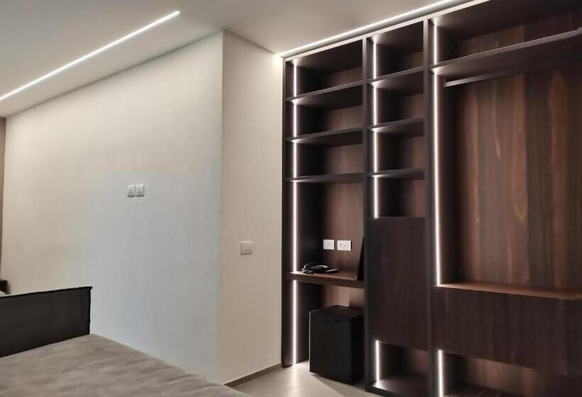 ジュニアスイート, Commodore