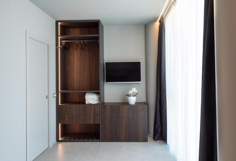 スーペリアールーム, Commodore