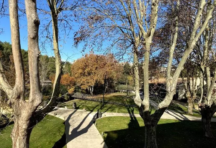 スタンダードルーム, Domaine De Manville