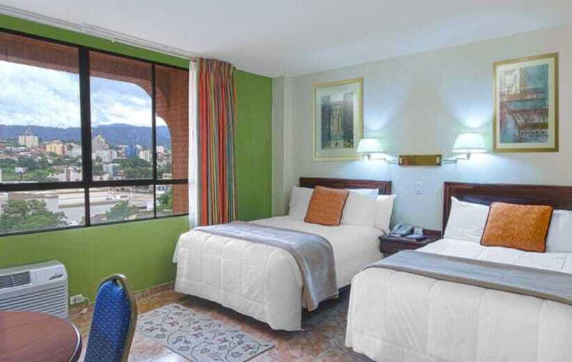 اتاق عادی, Florencia Plaza