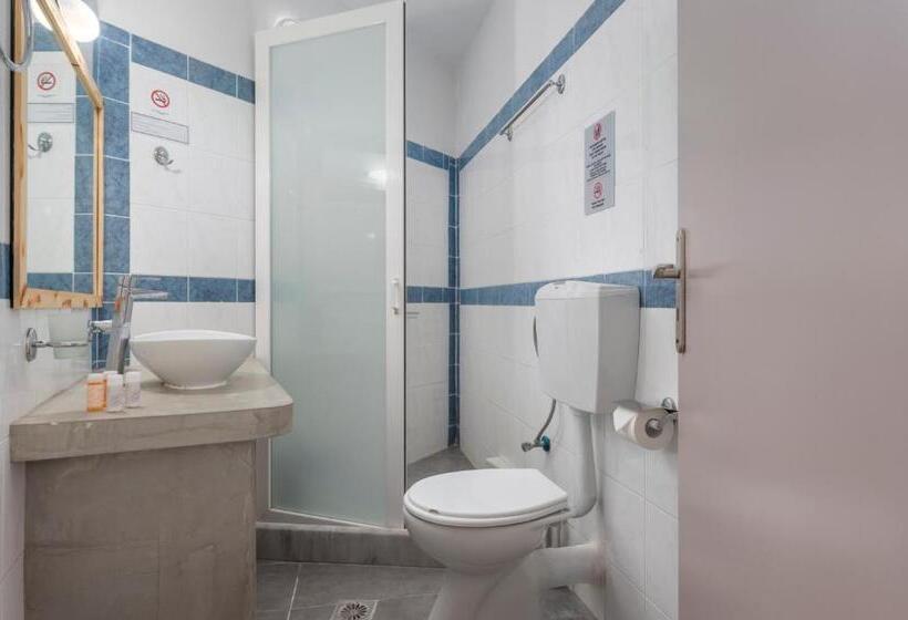 景色の見えるスタンダード4人部屋, Gizis Exclusive