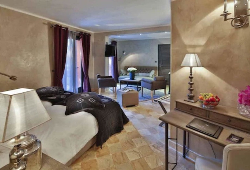 جناح جونيور, Hostellerie Les Gorges De Pennafort