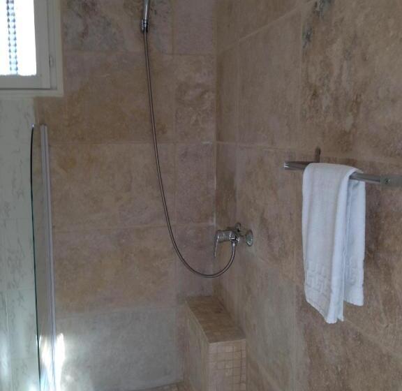 스탠다드 트리플 룸 테라스, Hôtel Lou Caleù Restaurant Le Rocher Des Abeilles