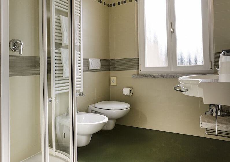 Номер Стандарт Вид на Озеро, Meridiana