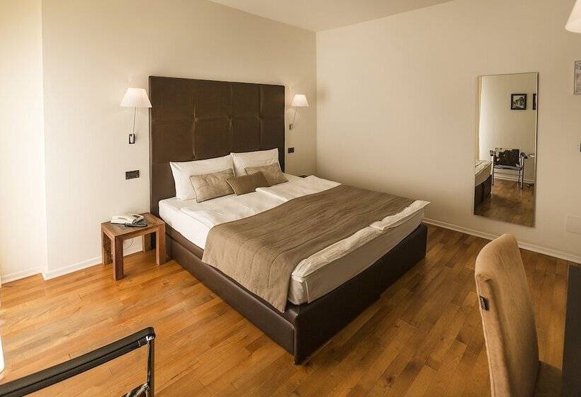 Номер Стандарт Вид на Озеро, Meridiana