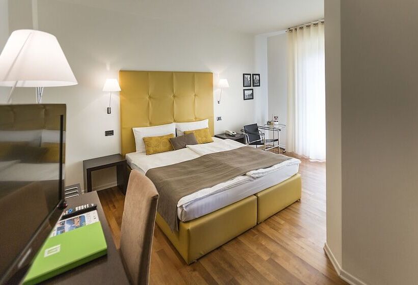 Номер Стандарт Вид на Озеро, Meridiana