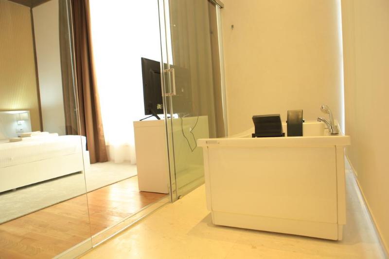 ジュニアスイート, Prestige  Tirana