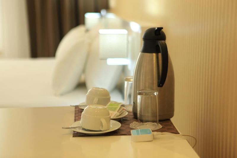 جناح جونيور, Prestige  Tirana