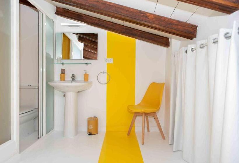 اتاق استاندارد یک نفره, Almunia