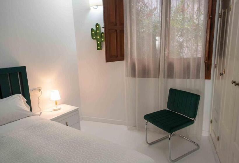 اتاق استاندارد با چشمانداز باغ, Almunia