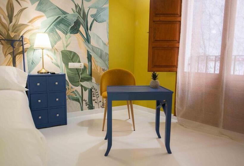 اتاق استاندارد با چشمانداز باغ, Almunia