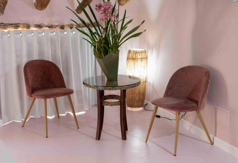 اتاق پنت هاوس, Almunia