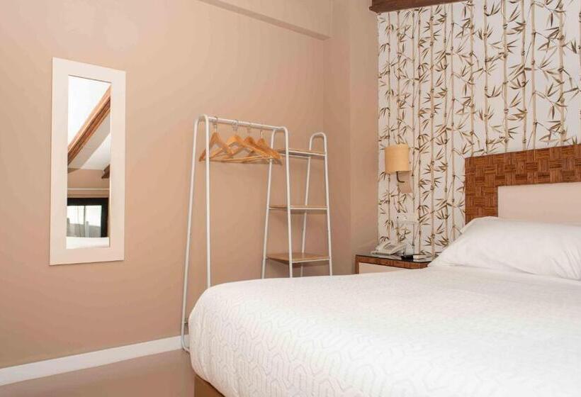 اتاق پنت هاوس, Almunia