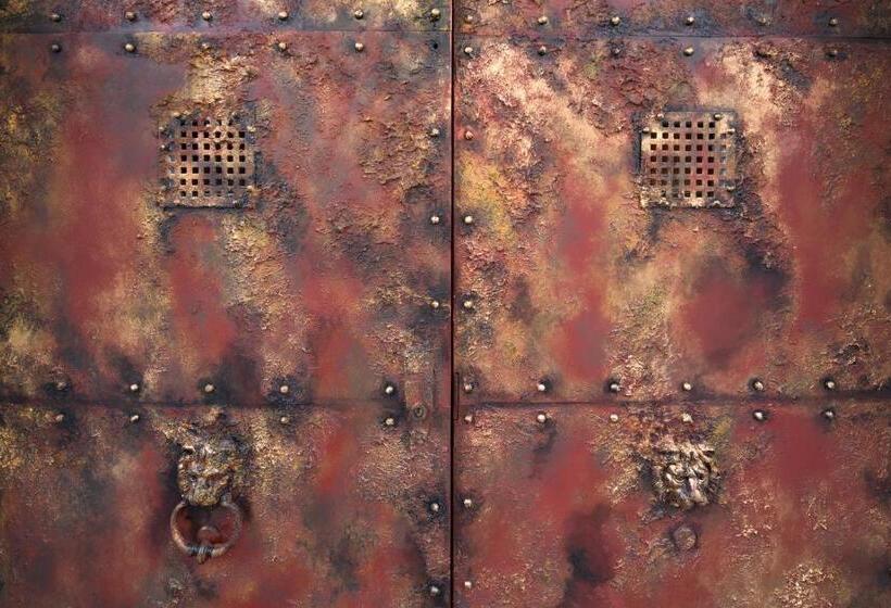 סוויטה, The Exhibitionist