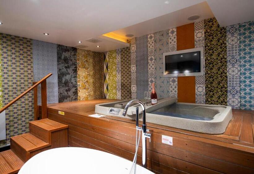 סוויטה, The Exhibitionist