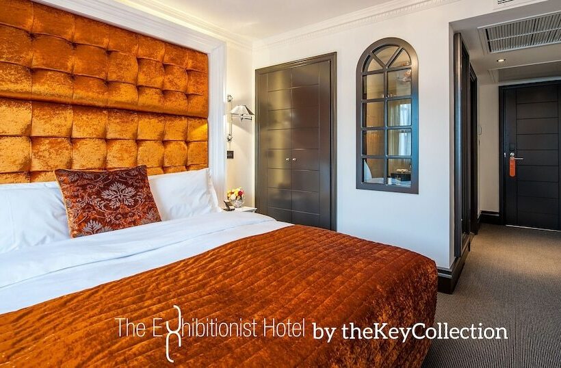 חדר דלוקס, The Exhibitionist