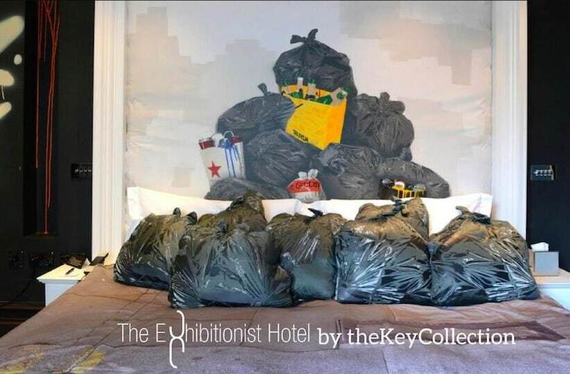 Quarto Estandar, The Exhibitionist