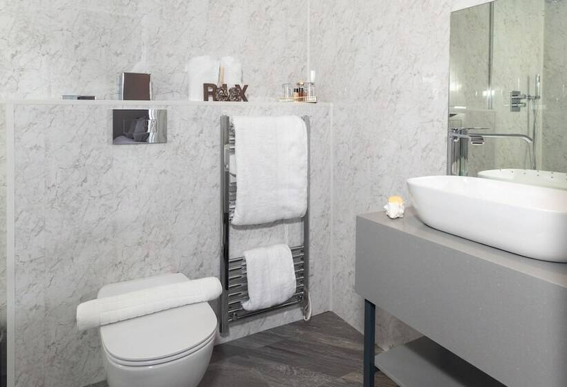 スーペリアールーム, Wroxall Abbey