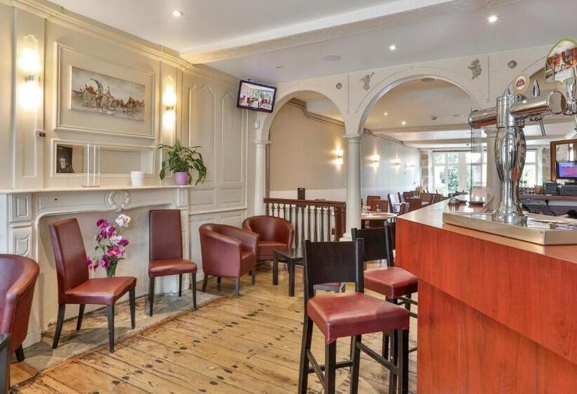 Семейный Номер, Auberge Dupuytren