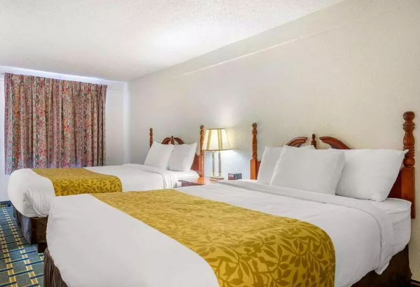 デラックスルーム, Hilliard Motor Lodge