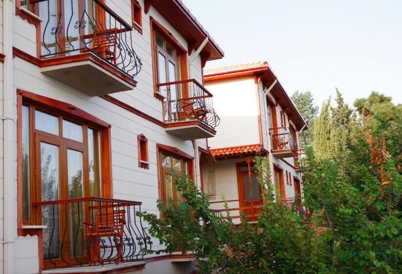 اتاق استاندارد با چشمانداز باغ, Sinop Antik