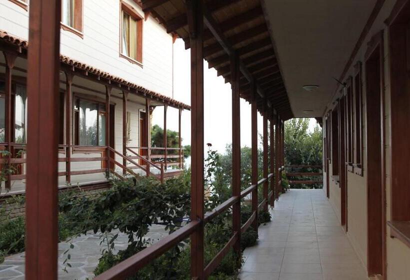 اتاق استاندارد با چشمانداز باغ, Sinop Antik