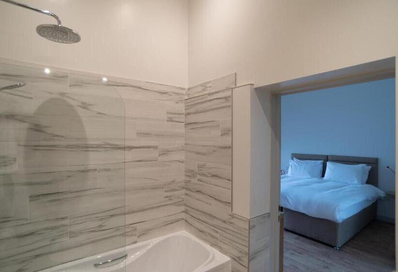 Номер Deluxe, Mjpattheshepherds