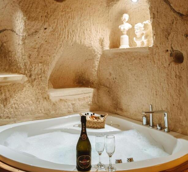 מיטת קינג בסוויטה, Juno Cappadocia Adults Only