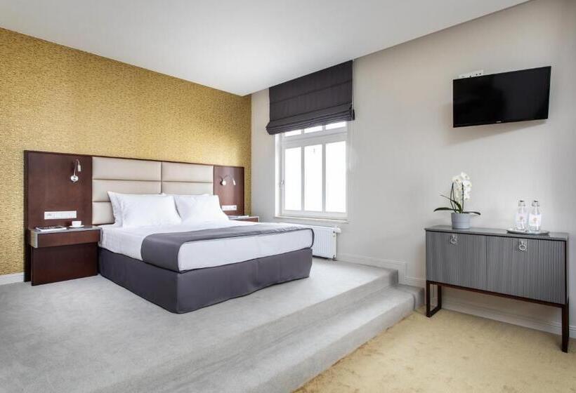 استودیوی استاندارد, Jakubowy