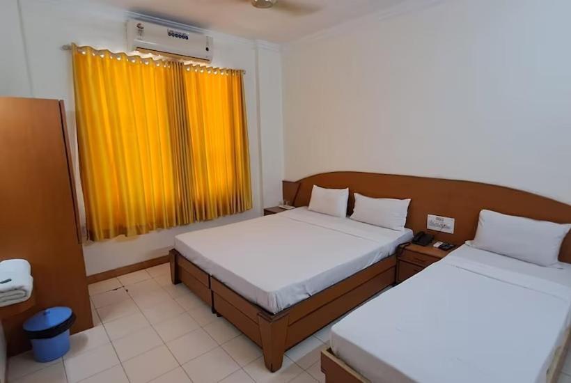 スタンダードトリプルルーム, Abhishek