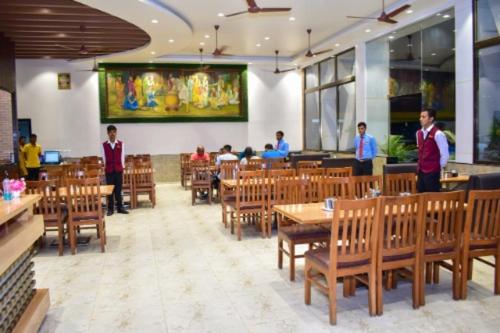 スタンダードトリプルルーム, Abhishek