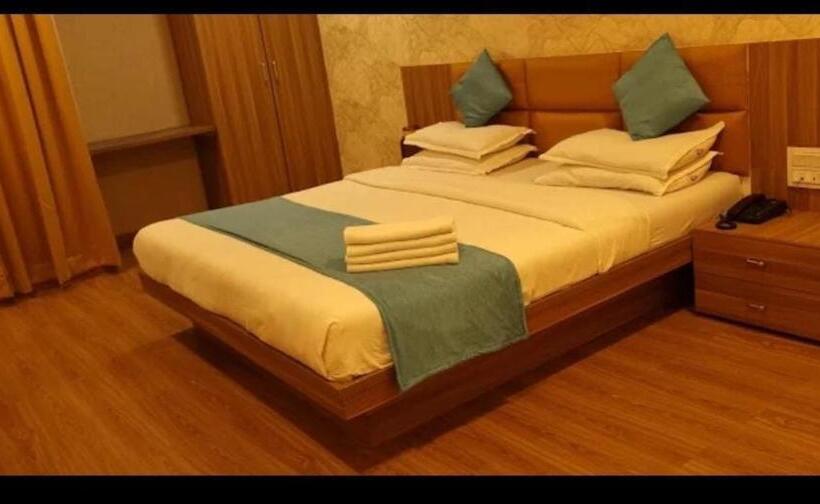 اتاق لوکس, Rudra Regency