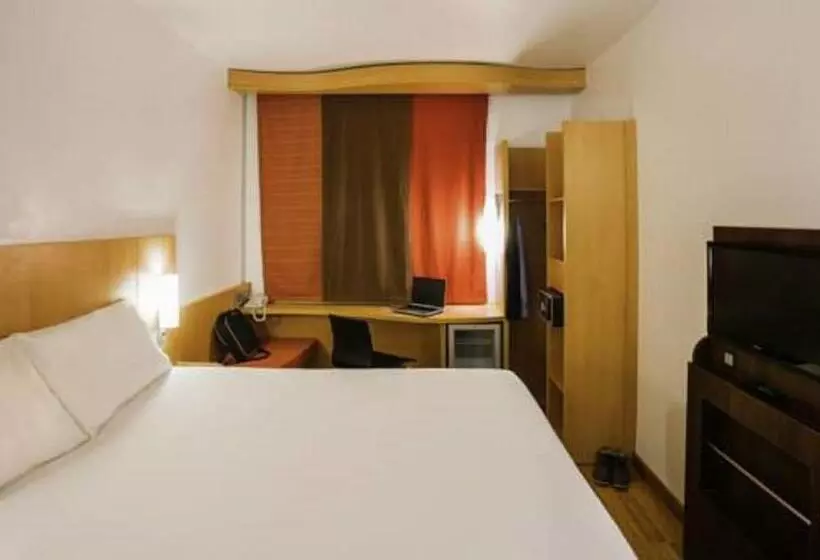 اتاق استاندارد با تخت دوبل, Ibis Lagos Ikeja